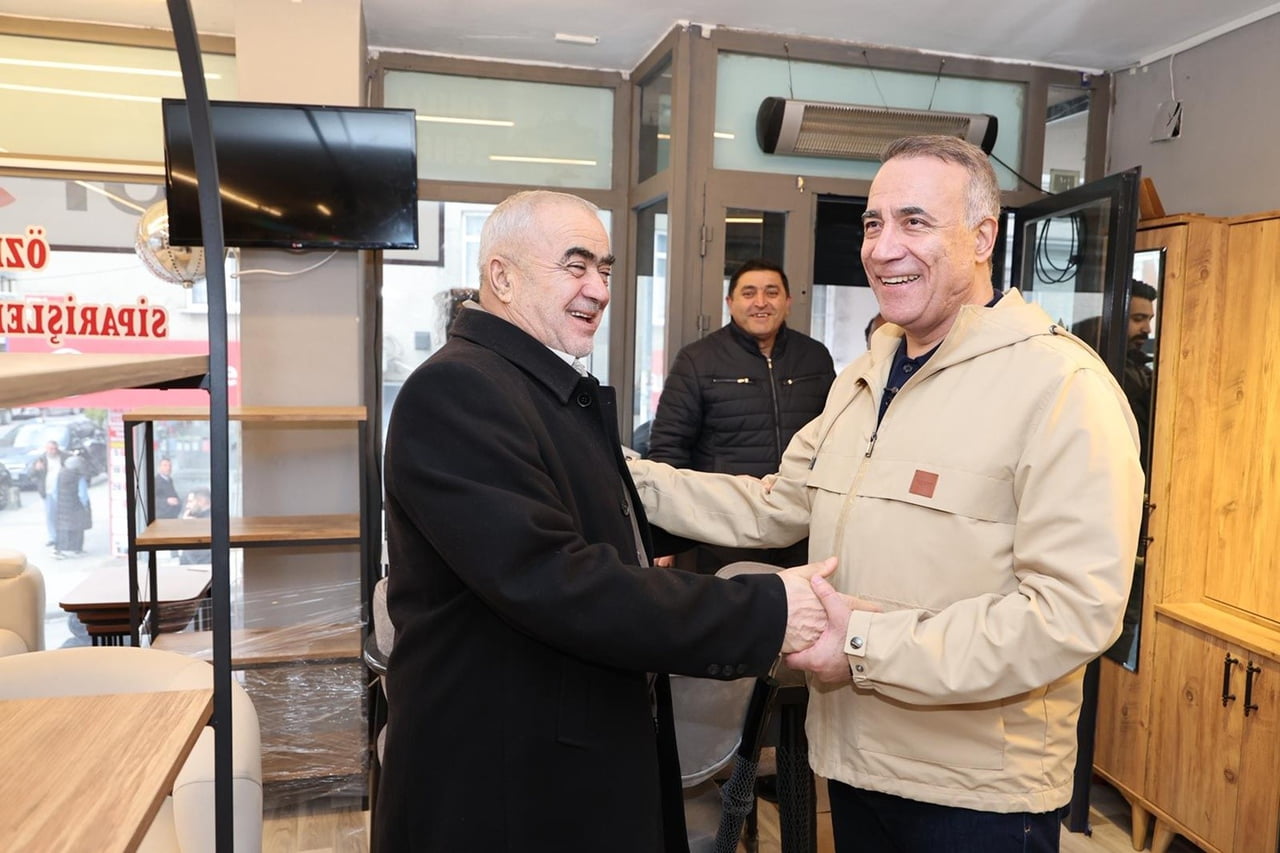 SULTANGAZİ BELEDİYE BAŞKANI ABDURRAHMAN DURSUN, GECE GÜNDÜZ DEMEDEN HER FIRSATTA İLÇE SAKİNLERİYLE...