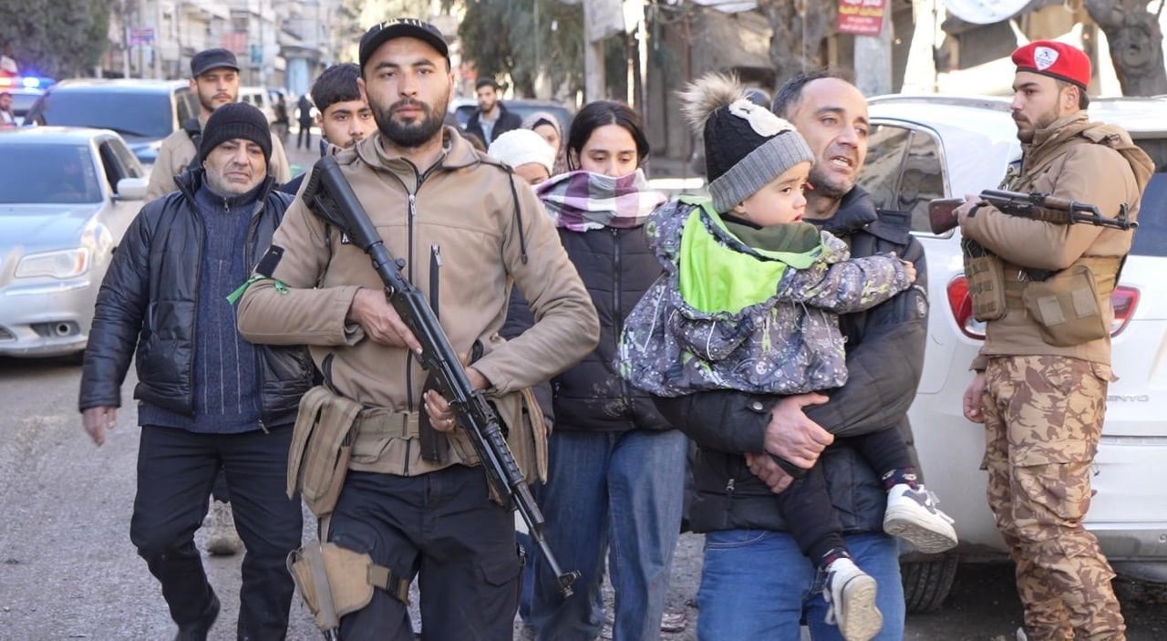 SURİYE İÇ GÜVENLİK GÜÇLERİ, HALEP'İN ŞEYH MAKSUD MAHALLESİNDE TERÖR ÖRGÜTÜ SDG TARAFINDAN REHİN...
