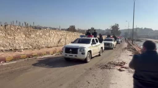 Suriye İç Güvenlik Güçleri, terör örgütü SDG'den temizlenen Halep'in Şeyh Maksud Mahallesine...