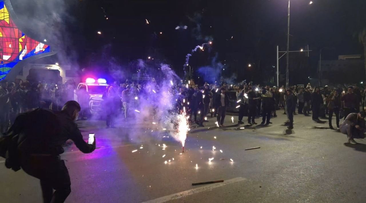 SURİYELİLER EMEVİ MEYDANI’NDA 2026’YA COŞKUYLA GİRDİ