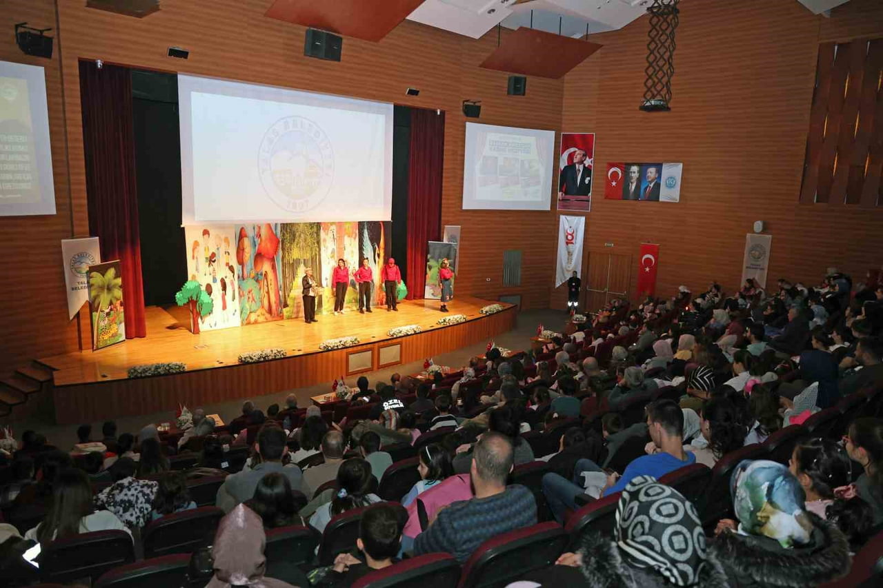 TALAS BELEDİYESİ'NİN YARIYIL TATİLİNE ÖZEL OLARAK DÜZENLEDİĞİ 'BAŞKAN AMCA’DAN KARNE...