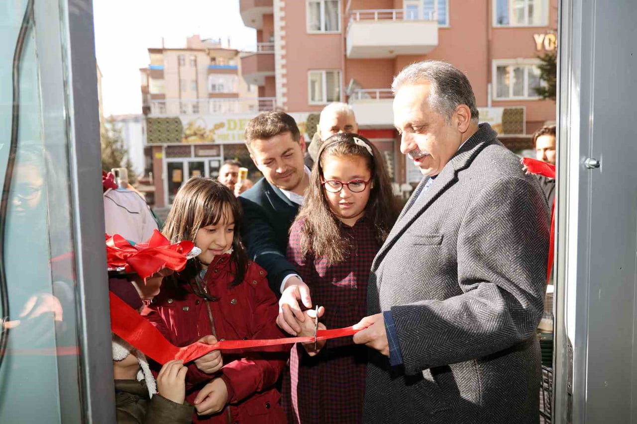 TALAS’TA TİCARİ HAYAT HER GEÇEN GÜN GELİŞMEYE DEVAM EDİYOR. İLÇEDE 2025 YILINDA 381 YENİ İŞ YERİ...