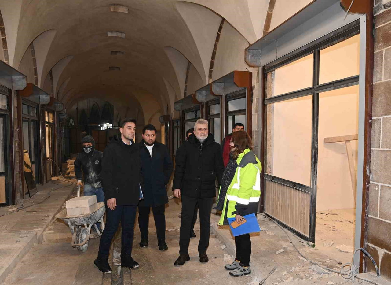 TARİHİ KAPALI ÇARŞI’DA YÜRÜTÜLEN RESTORASYON ÇALIŞMALARINI YERİNDE İNCELEYEN BAŞKAN GÖRGEL, “ASRIN...