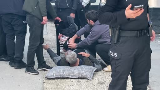 Tartıştığı dayısını sokak ortasında vurdu