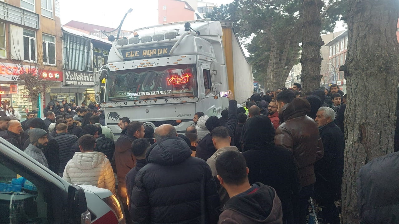 TATVAN’DA TIRIN ÇARPMASI SONUCU BİR KİŞİ HAYATINI KAYBETTİ