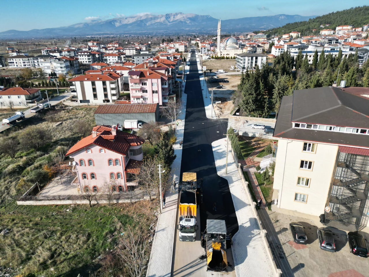 TAVAS İLÇE MERKEZİNDE YILLARDIR HER YAĞIŞTA YAŞANAN SU TAŞKINLARI VE ALTYAPI SORUNLARINA KALICI...