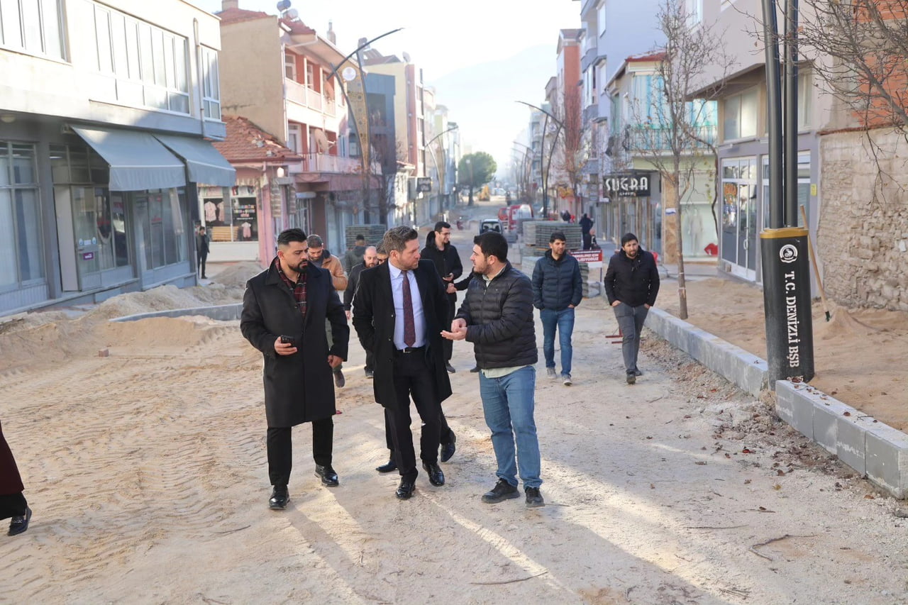 TAVAS İLÇE MERKEZİNDE YILLARDIR HER YAĞIŞTA YAŞANAN SU TAŞKINLARI VE ALTYAPI SORUNLARINA KALICI...