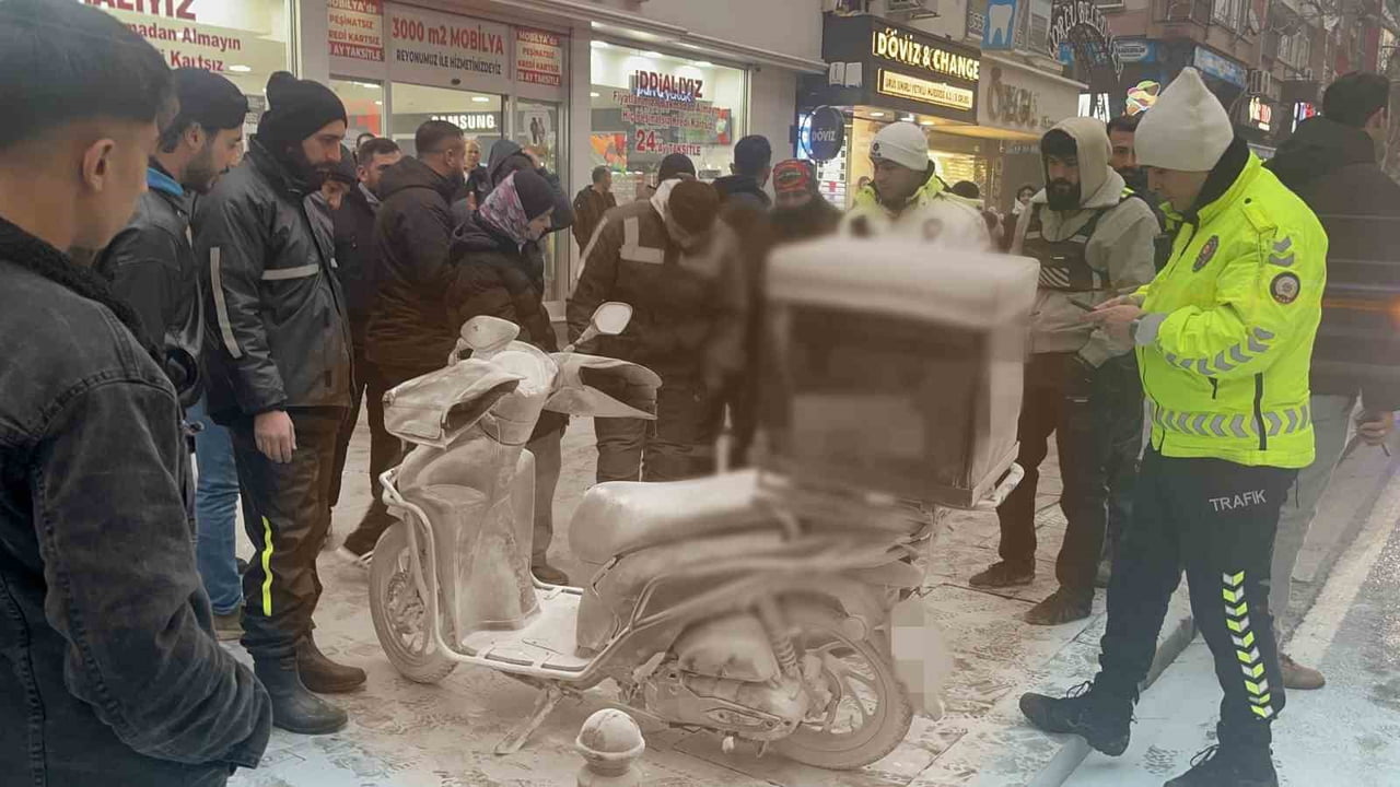 TEKİRDAĞ'DA MOTOSİKLET BİR ANDA ALEV TOPUNA DÖNDÜ: ÜZERİNDEN ATLAYARAK YANMAKTAN SON ANDA...