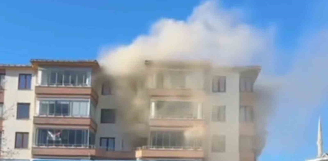 TEKİRDAĞ'IN SÜLEYMANPAŞA İLÇESİNDE BİR EVDE ÇIKAN YANGININ ARDINDAN BIÇAKLANMIŞ HALDE ÖLÜ BULUNAN...