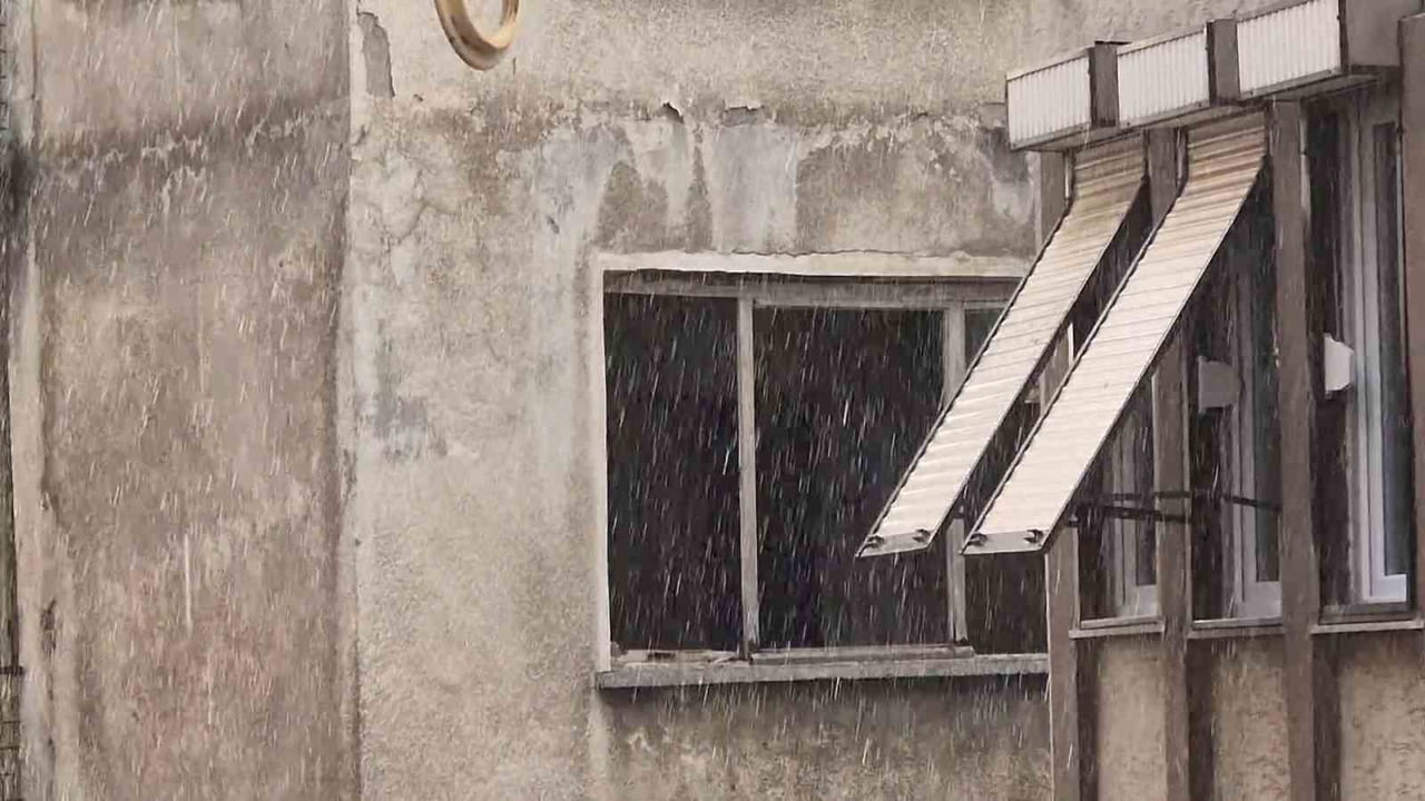 TEKİRDAĞ'IN SÜLEYMANPAŞA İLÇESİNDE ETKİLİ OLAN SAĞANAK YAĞIŞLA BİRLİKTE DOLU YAĞIŞI KISA SÜREDE...