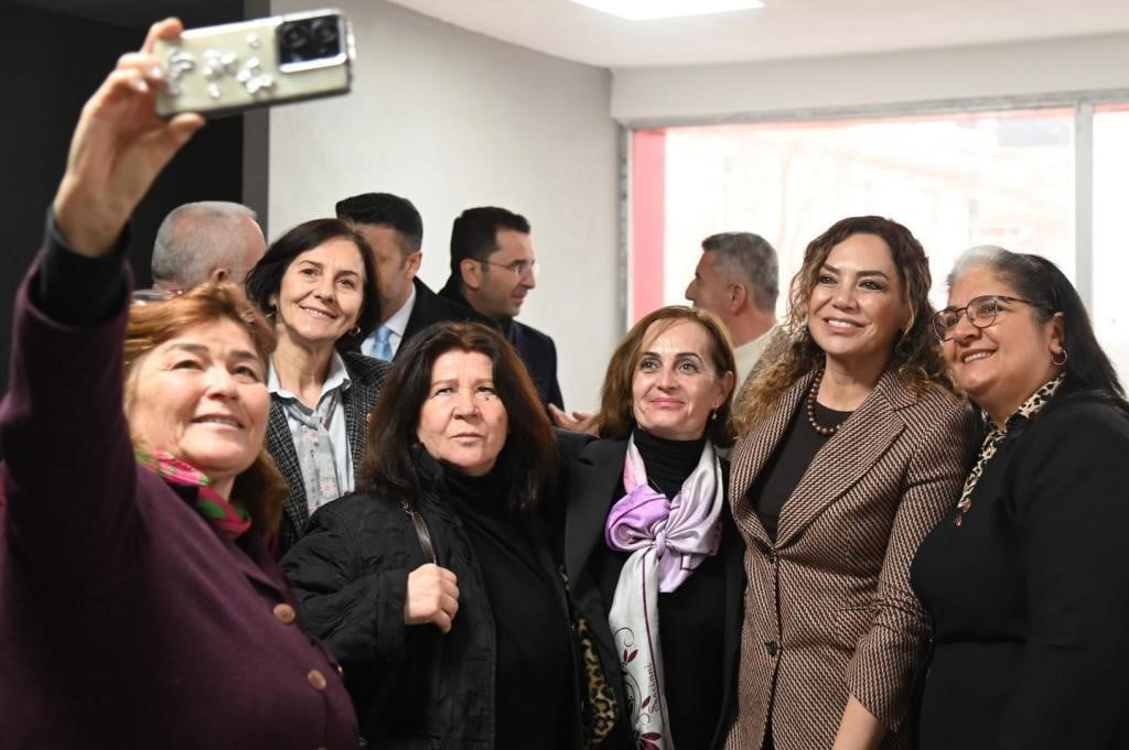 TEKİRDAĞ BÜYÜKŞEHİR BELEDİYE BAŞKANI DR. CANDAN YÜCEER, ÇORLU’DA GÖREV YAPAN MAHALLE MUHTARLARI VE...