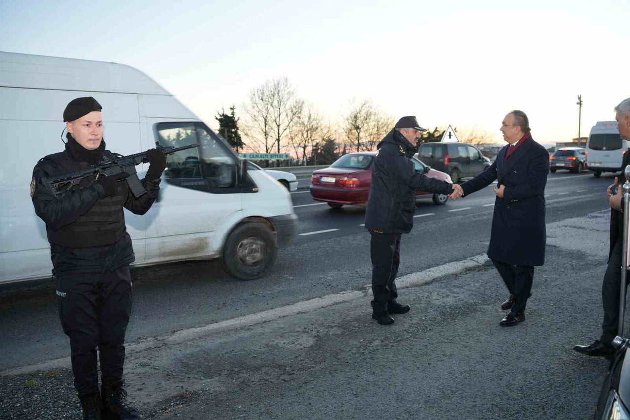 TEKİRDAĞ VALİSİ RECEP SOYTÜRK, 2025 YILININ SON GÜNÜNDE GÖREV BAŞINDA BULUNAN GÜVENLİK VE ACİL...