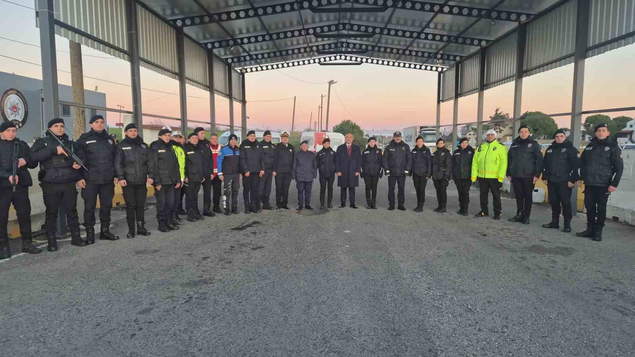 TEKİRDAĞ VALİSİ RECEP SOYTÜRK, 2025 YILININ SON GÜNÜNDE GÖREV BAŞINDA BULUNAN GÜVENLİK VE ACİL...