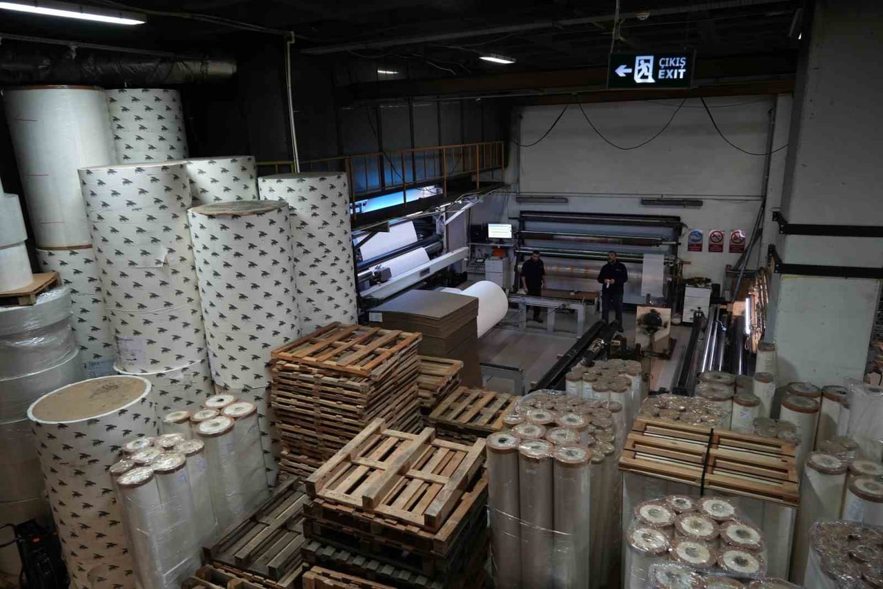 TEKSTİLDE DÜNYA ÇAPINDA HER YIL OLUŞAN ORTALAMA 100 BİN TON GERİ DÖNÜŞTÜRÜLEMEZ PLASTİK ATIĞA TÜRK...