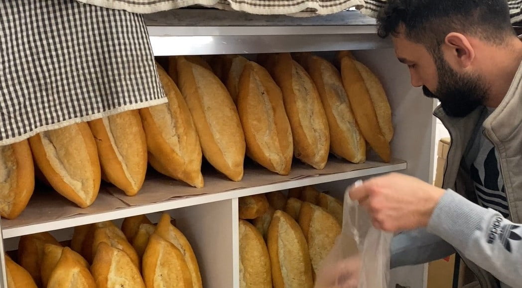 TEMEL GIDA MADDELERİNİN BAŞINDA GELEN EKMEĞE ZAM GELDİ.-