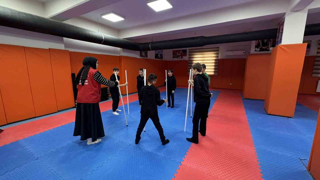 TEYFİK İLERİ İMAM HATİP ORTAOKULU ÖĞRENCİLERİ, BAHÇEŞEHİR GENÇLİK MERKEZİNDE MİSAFİR EDİLDİ....