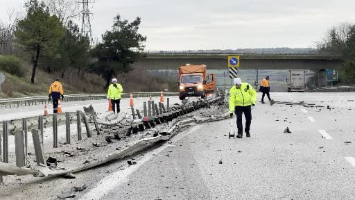 Tır bariyerleri kağıt gibi ezdi