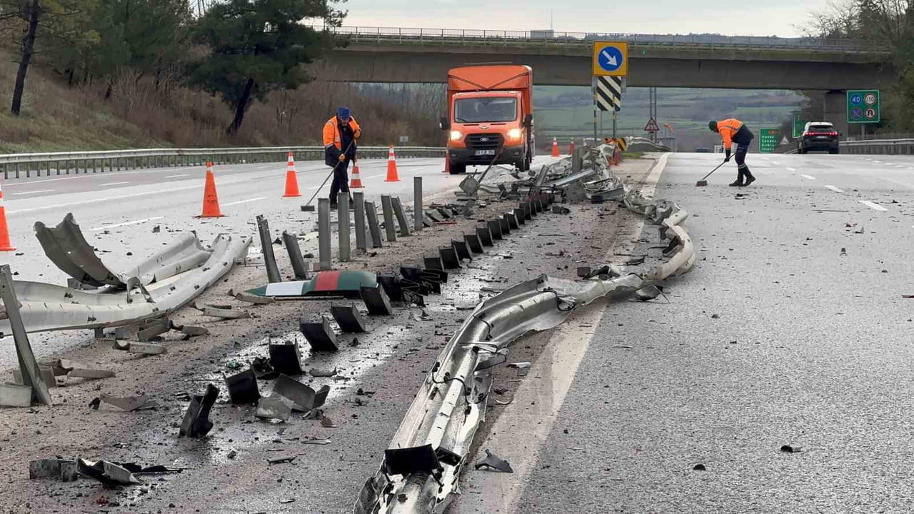 TIR BARİYERLERİ KAĞIT GİBİ EZDİ