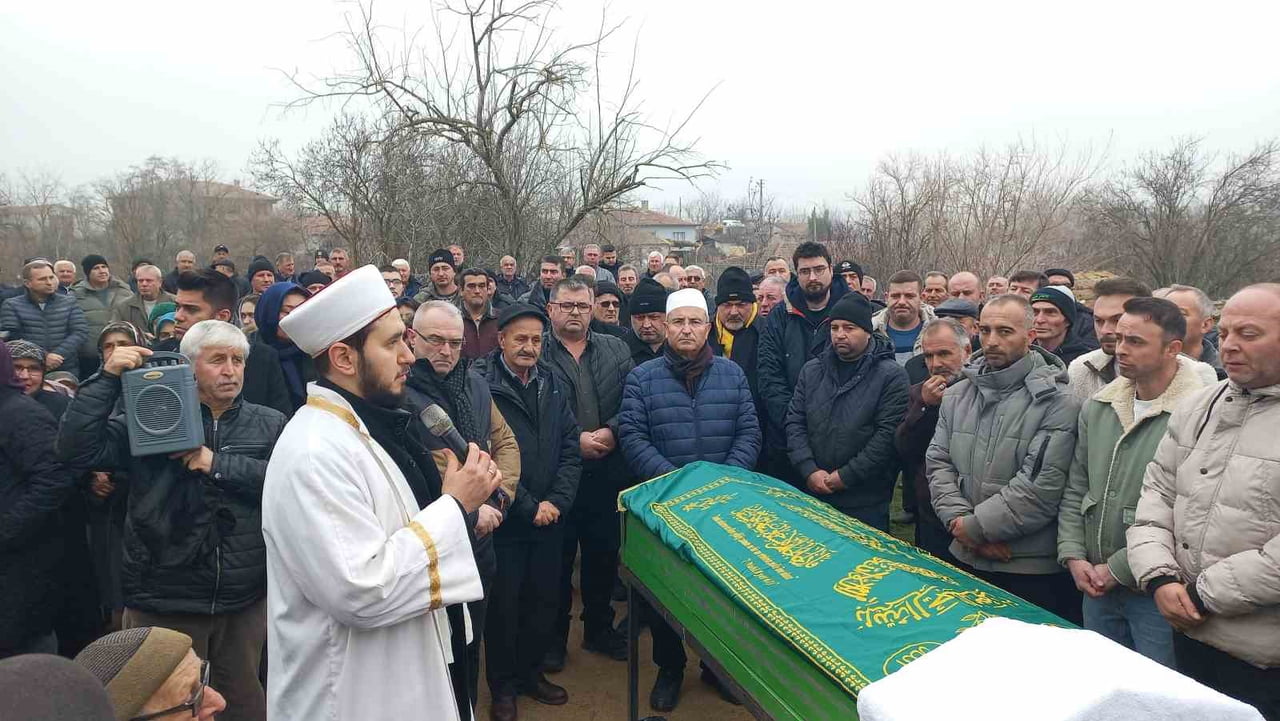 TIRIN BİÇEREK HAYATTAN KOPARDIĞI SÜRÜCÜ SON YOLCULUĞUNA UĞURLANDI