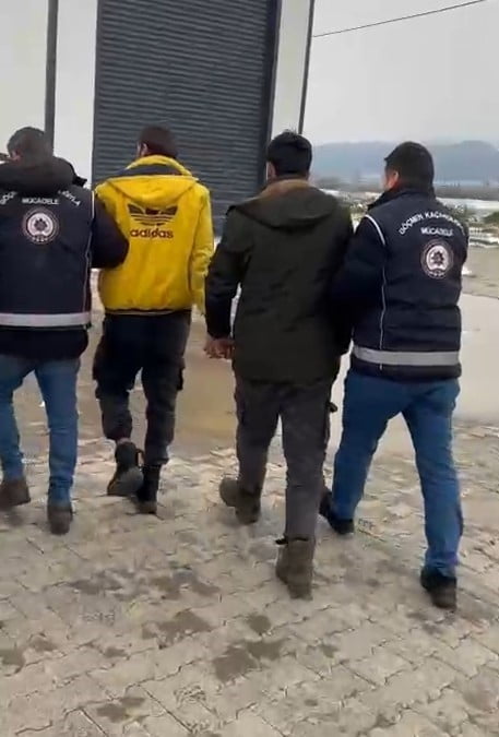 TOKAT’IN ERBAA İLÇESİNDE DURDURULAN BİR TIRIN YATAK KISMINDA GİZLENEN AFGANİSTAN UYRUKLU 2 KAÇAK...