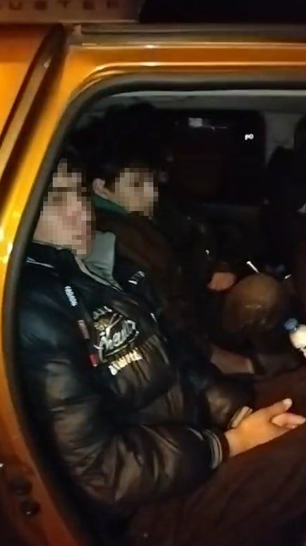 TOKAT’IN ERBAA İLÇESİNDE DURDURULAN CİPTE AFGANİSTAN UYRUKLU 5 KAÇAK GÖÇMEN YAKALANIRKEN, OLAYLA...