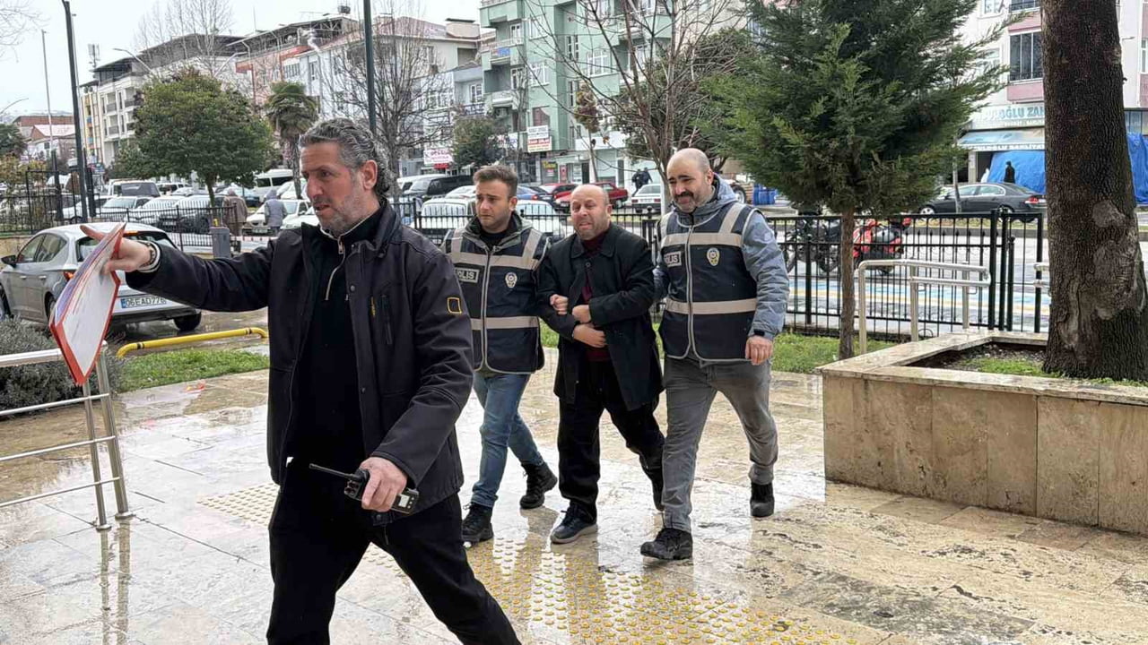 TOKAT’IN ERBAA İLÇESİNDE KAÇAK GÖÇMEN TAŞINDIĞI İHBARINI DEĞERLENDİREN POLİS EKİPLERİNCE...