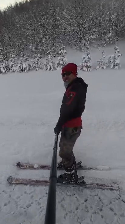 TOKAT’IN "ÇATI KATI" OLARAK BİLİNEN BAŞÇİFTLİK İLÇESİNDE İKİ KAYAK SPORU TUTKUNU, SIRA DIŞI BİR...