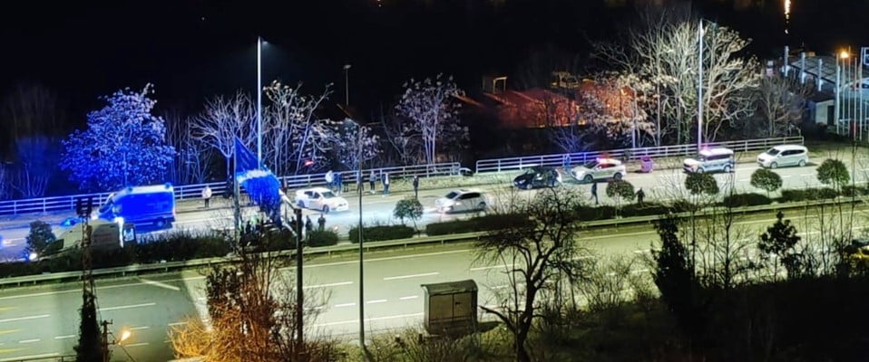 TRABZON'UN BEŞİKDÜZÜ İLÇESİNDE DÜN GECE KARADENİZ SAHİL YOLU'NDA AYNI YÖNDEN İLERLEYEN SÜRÜCÜLER...