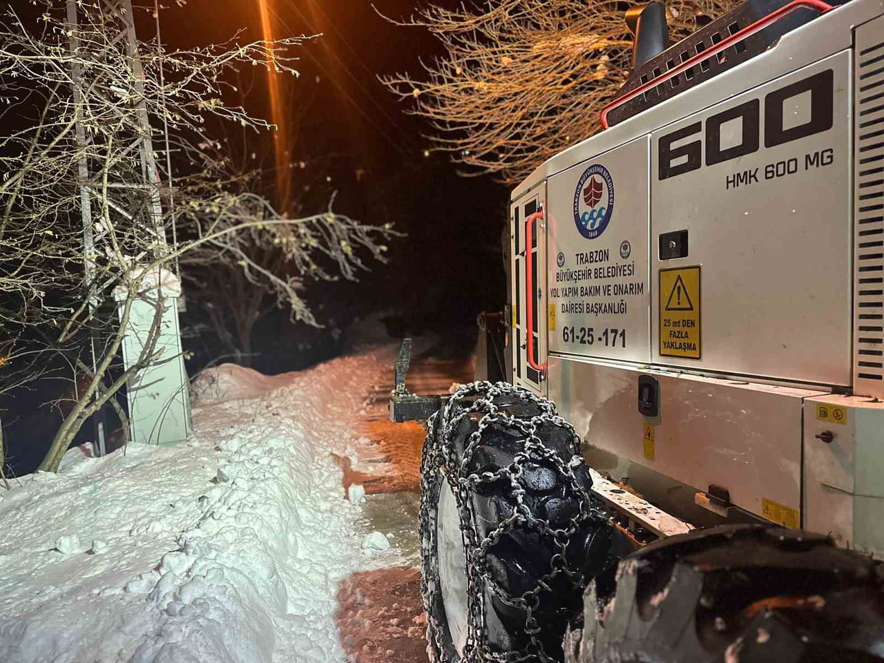 TRABZON BÜYÜKŞEHİR BELEDİYESİ, ŞEHİR GENELİNDE ETKİLİ OLAN KAR YAĞIŞINA KARŞI 18 İLÇEDE EŞ ZAMANLI...