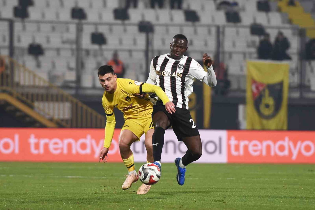 TRENDYOL 1. LİG'İN 22. HAFTASINDA MANİSA FUTBOL KULÜBÜ SAHASINDA KARŞILAŞTIĞI İSTANBULSPOR...