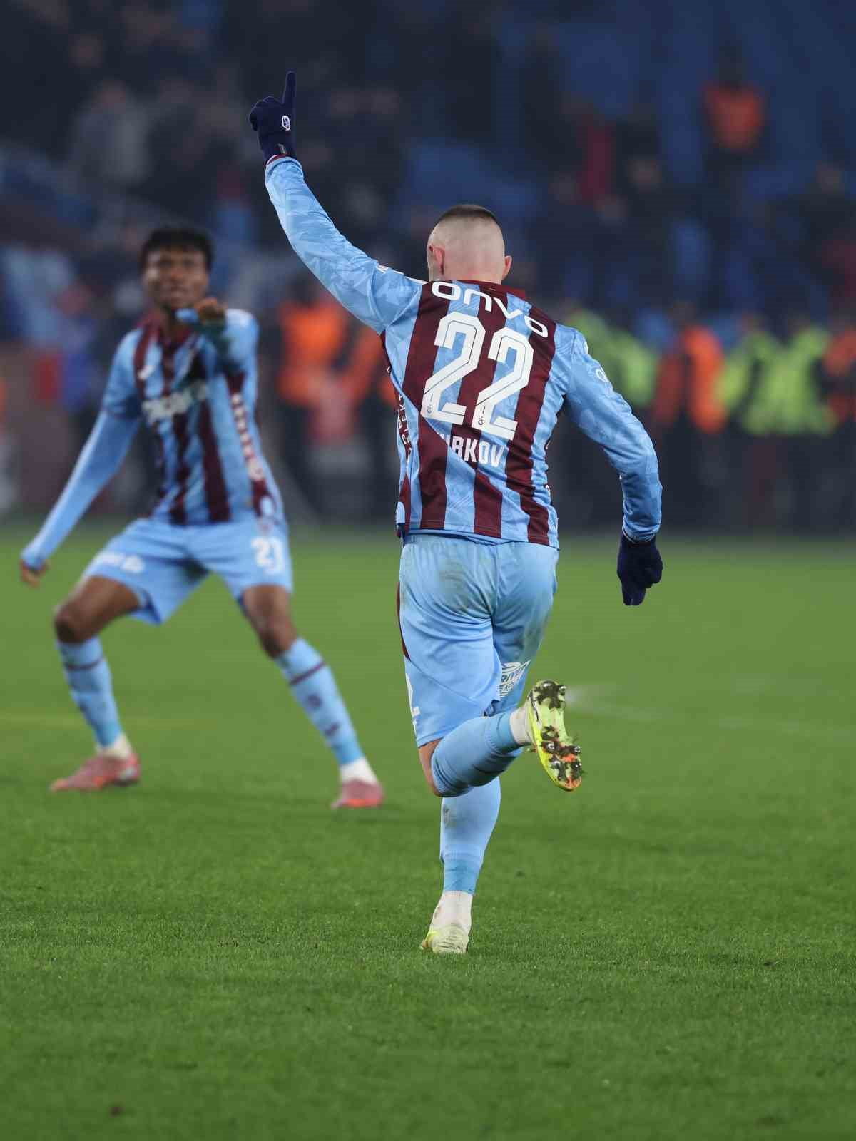 TRENDYOL SÜPER LİG'İN 19. HAFTASINDA TRABZONSPOR, SAHASINDA KASIMPAŞA'YI 2-1 MAĞLUP ETTİ.
