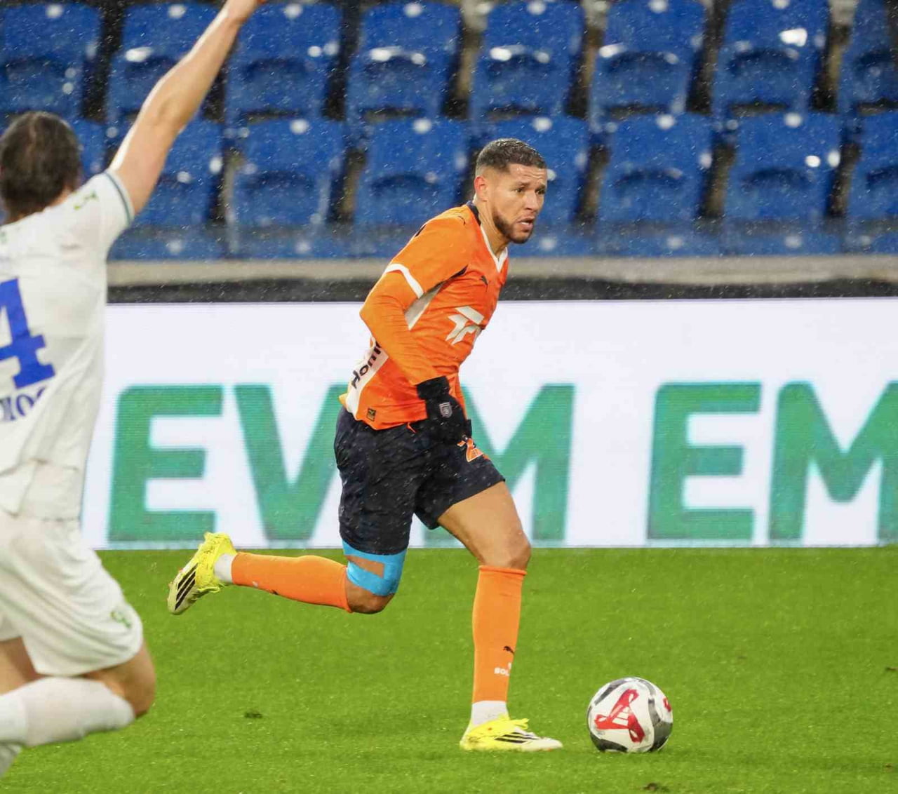 TRENDYOL SÜPER LİG'İN 20. HAFTASINDA RAMS BAŞAKŞEHİR, SAHASINDA ÇAYKUR RİZESPOR İLE KARŞILAŞIYOR....