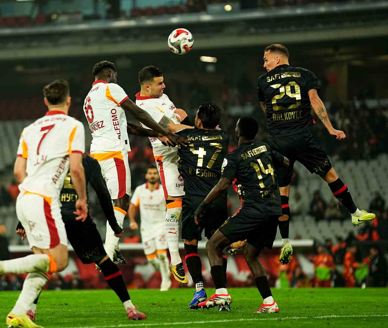 TRENDYOL SÜPER LİG’İN 19. HAFTASINDA FATİH KARAGÜMRÜK, KONUK ETTİĞİ GALATASARAY’A 3-1 MAĞLUP...