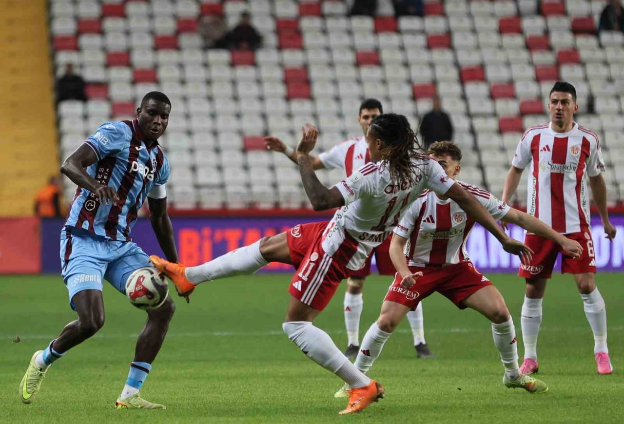 TRENDYOL SÜPER LİG’İN 20. HAFTASINDA ANTALYASPOR, TRABZONSPOR’U KONUK EDİYOR. MÜCADELENİN İLK...