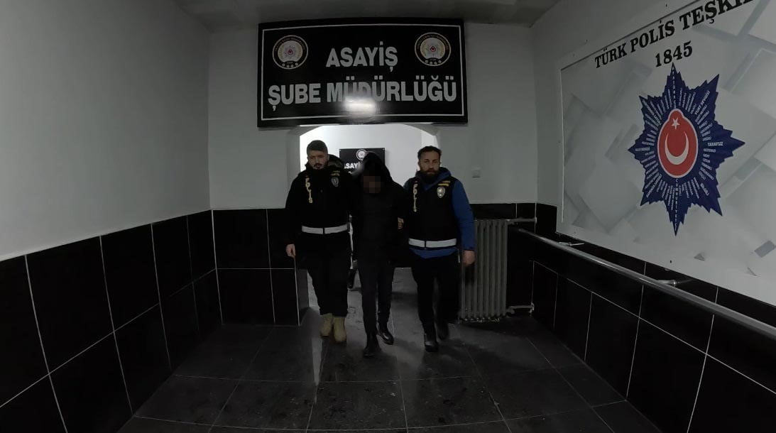 TUNCELİ’DE HAYVANCILIKLA UĞRAŞAN VATANDAŞLARI SAHTE BANKA DEKONTLARIYLA DOLANDIRDIĞI BELİRLENEN...