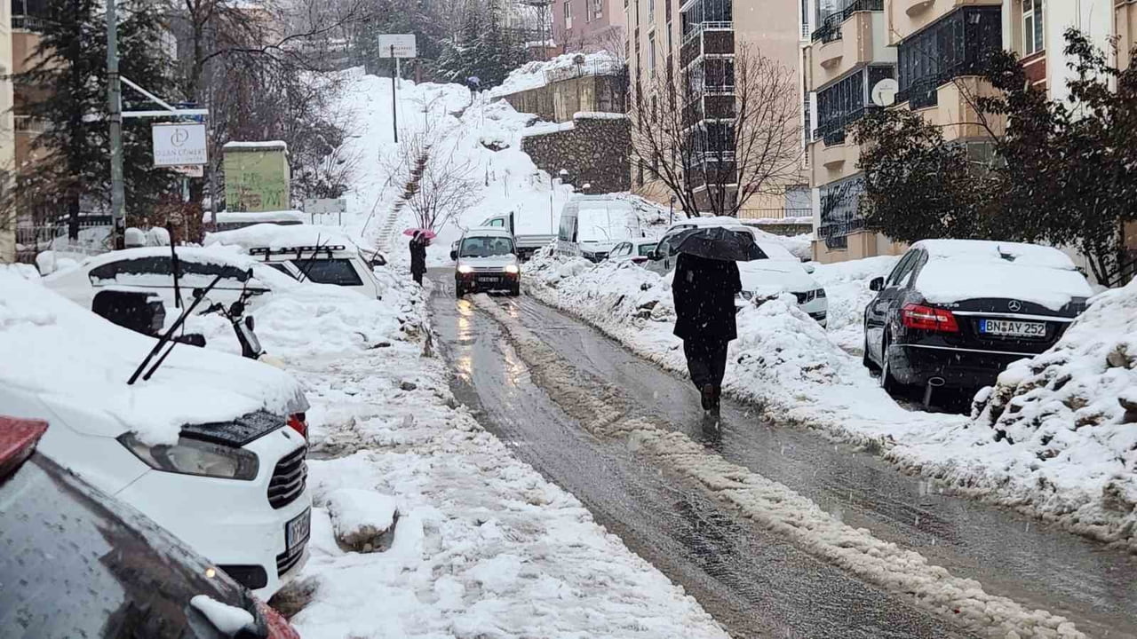 TUNCELİ’DE KARLA KARIŞIK YAĞMUR YAĞIŞI ETKİLİ OLDU.