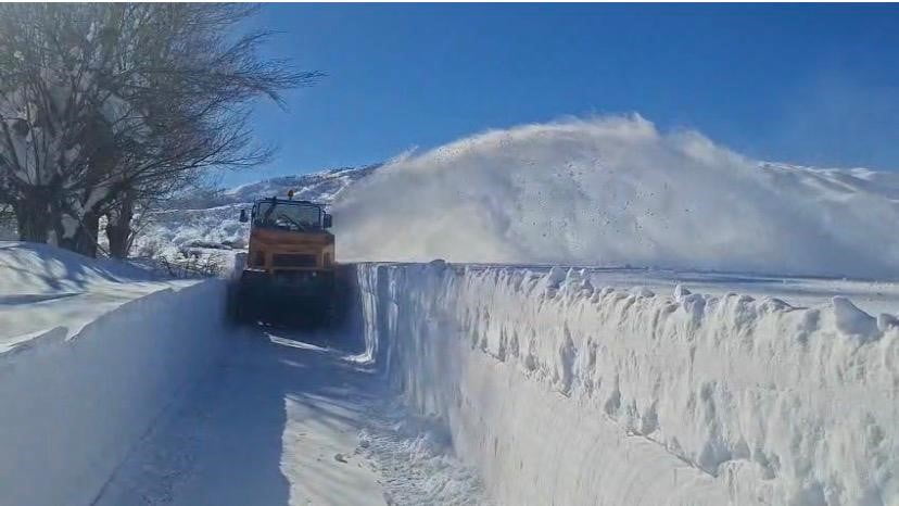 TUNCELİ’DE YOĞUN KAR YAĞIŞI VE BUZLANMA NEDENİYLE 43 KÖY YOLU ULAŞIMA KAPANDI.