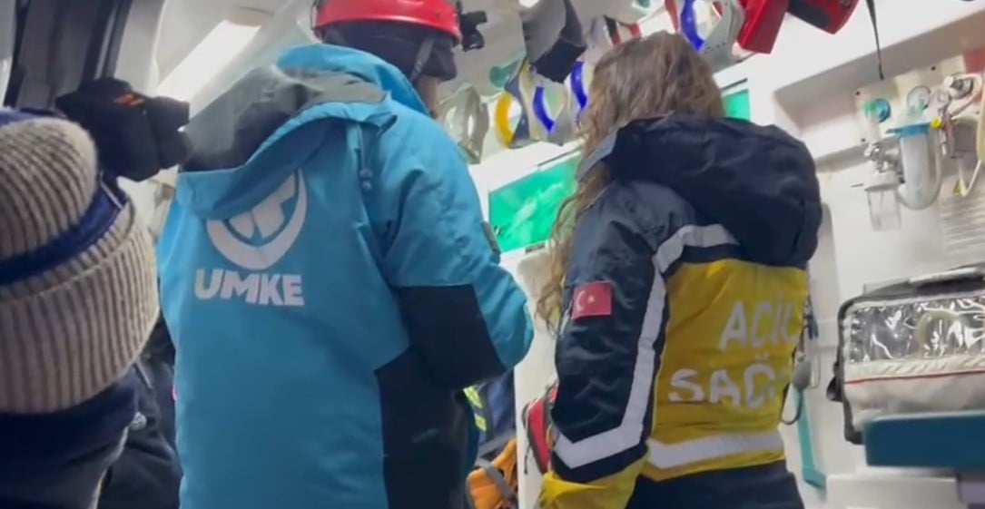 TUNCELİ MERKEZE BAĞLI DOLUKÜP KÖYÜNDE RAHATSIZLANAN 22 YAŞINDAKİ VATANDAŞ, YOĞUN KAR YAĞIŞI...