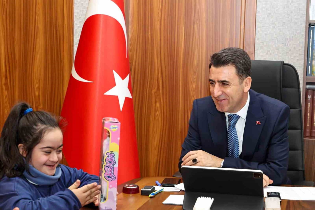 TUNCELİ VALİSİ ŞEFİK AYGÖL, HALK GÜNÜ KAPSAMINDA VALİLİK MAKAMINDA VATANDAŞLARLA BİR ARAYA GELEREK...