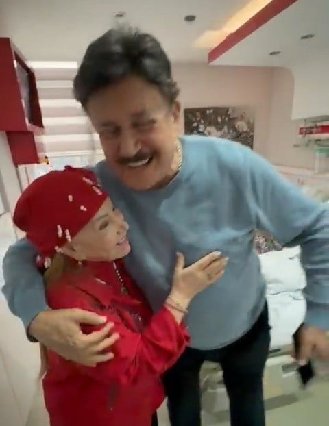 TÜRK HALK MÜZİĞİ’NİN YAŞAYAN EFSANESİ BEDİA AKARTÜRK İLE YEŞİLÇAM’IN UNUTULMAZ İSİMLERİNDEN GÖKHAN...