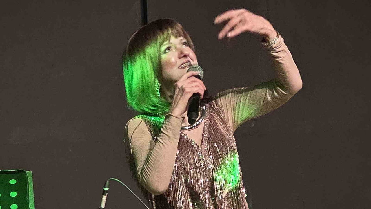 TÜRK MÜZİĞİNİN USTA İSİMLERİNDEN GÜLDEN KARABÖCEK, EDİRNE’DE VERDİĞİ KONSERLE MÜZİKSEVERLERLE BİR...