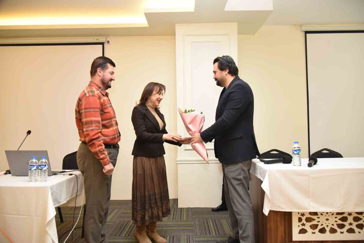 TÜRK NEONATOLOJİ DERNEĞİ İŞBİRLİĞİ VE VAN İL SAĞLIK MÜDÜRLÜĞÜ’NÜN EV SAHİPLİĞİNDE “YENİDOĞANDA...