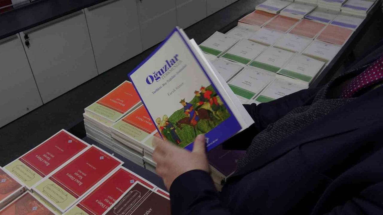 TÜRK TARİH KURUMU'NUN TÜRKİYE GENELİNDE BAŞLATTIĞI MOBİL KİTAP PROJESİNİN İKİNCİ DURAĞINDA...