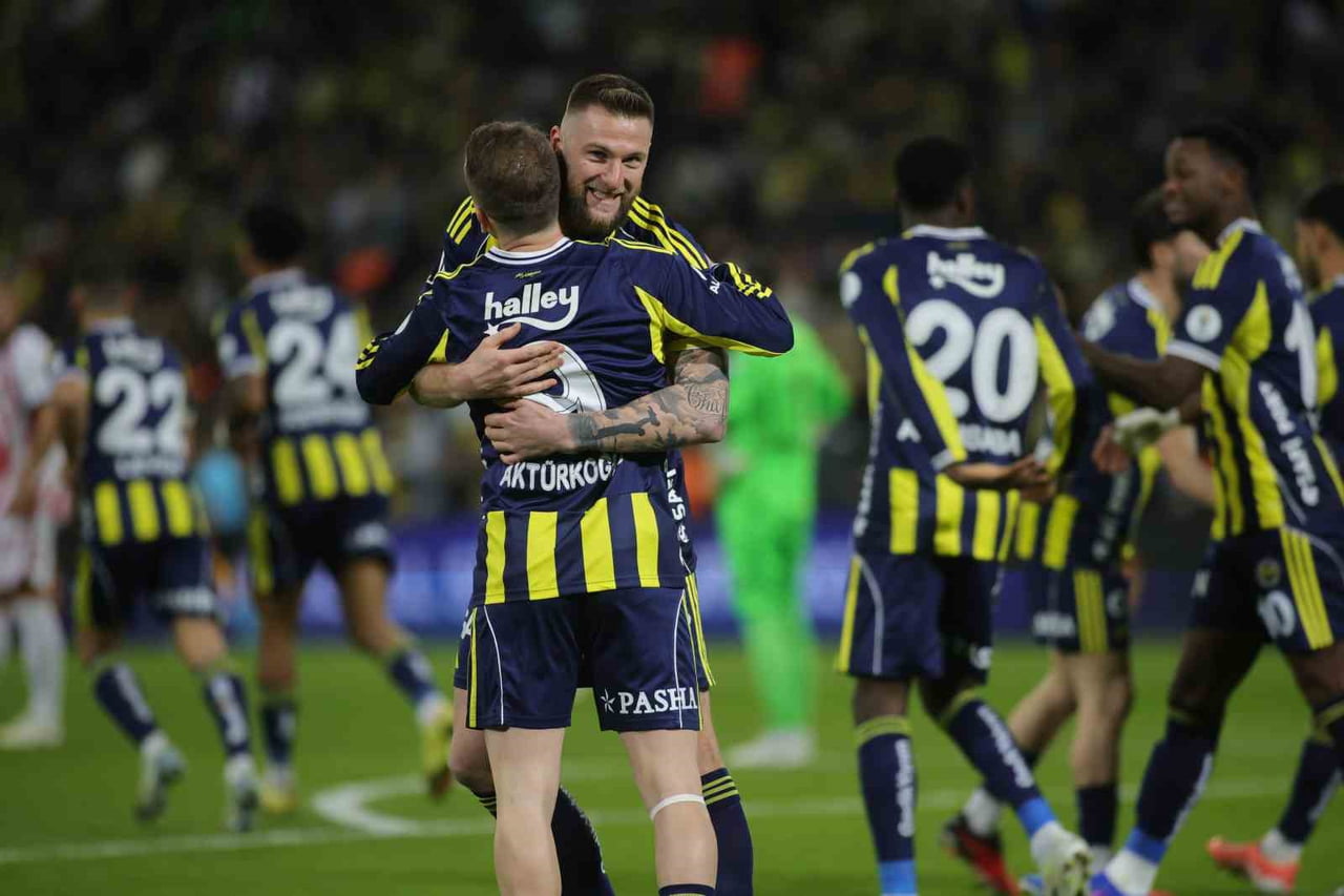 TURKCELL SÜPER KUPA YARI FİNALİNDE FENERBAHÇE İLE SAMSUNSPOR KARŞILAŞIYOR.
