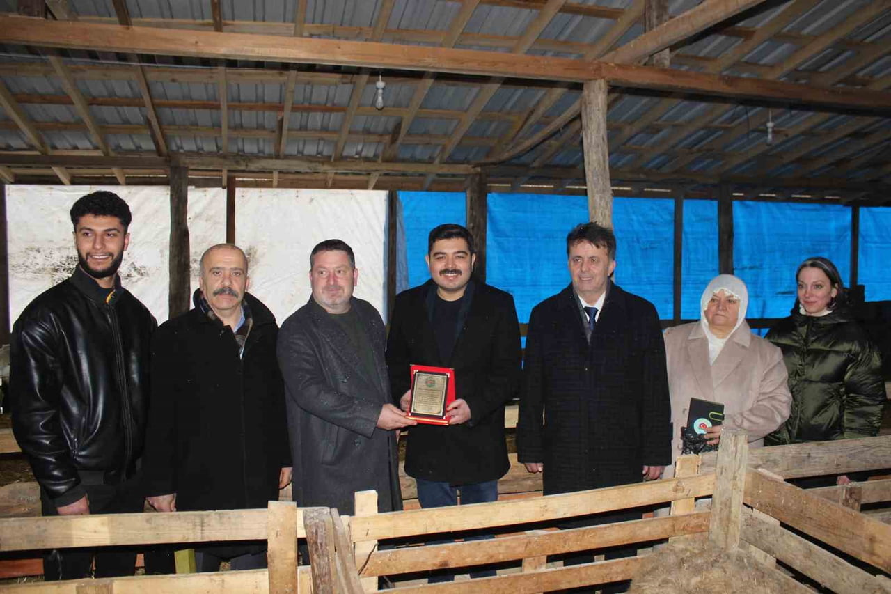 TÜRKELİ’DE KÜÇÜKBAŞ HAYVANCILIKTA BAŞARILI ÜRETİCİLER ONURLANDIRILDI TÜRKELİ İLÇESİNDE, DEVLET...