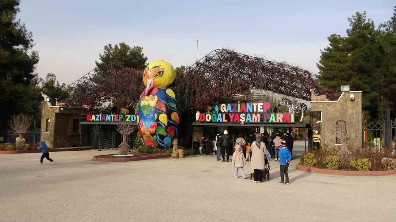 TÜRKİYE'NİN EN BÜYÜK, AVRUPA'NIN ÜÇÜNCÜ VE DÜNYANIN DÖRDÜNCÜ BÜYÜK HAYVANAT BAHÇESİ OLAN GAZİANTEP...