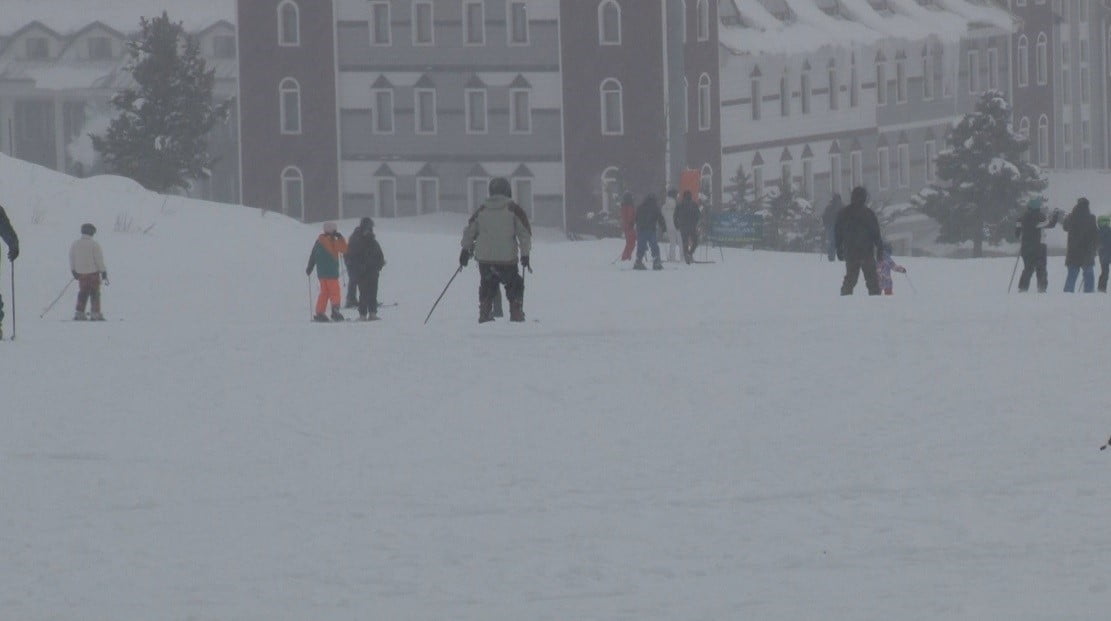 TÜRKİYE'NİN EN ÖNEMLİ KIŞ TURİZM MERKEZLERİ ARASINDA YERİNİ ALAN SARIKAMIŞ KAYAK MERKEZİ'NDE...