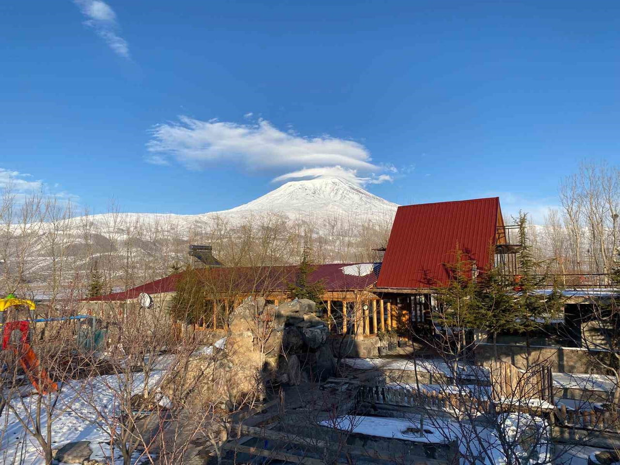 TÜRKİYE'NİN EN YÜKSEK NOKTASI OLAN 5 BİN 137 METRE RAKIMLI AĞRI DAĞI'NIN ZİRVESİNDE OLUŞAN MERCEK...