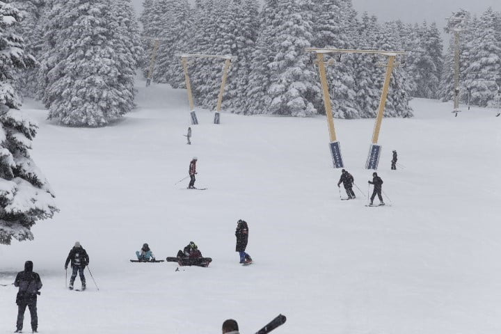 TÜRKİYE'NİN ÖNEMLİ KIŞ TURİZMİ MERKEZLERİNDEN ULUDAĞ'DA SOĞUK HAVA ETKİSİNİ ARTIRDI. BÖLGEDE HAVA...