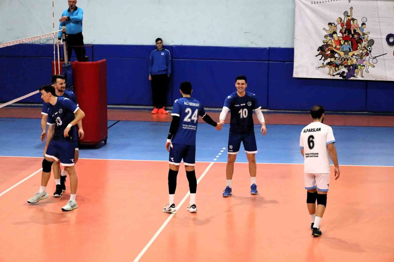 TÜRKİYE ERKEKLER VOLEYBOL 1. LİGİ'NDE MÜCADELE EDEN KOCAELİ BÜYÜKŞEHİR BELEDİYESİ KAĞITSPOR...